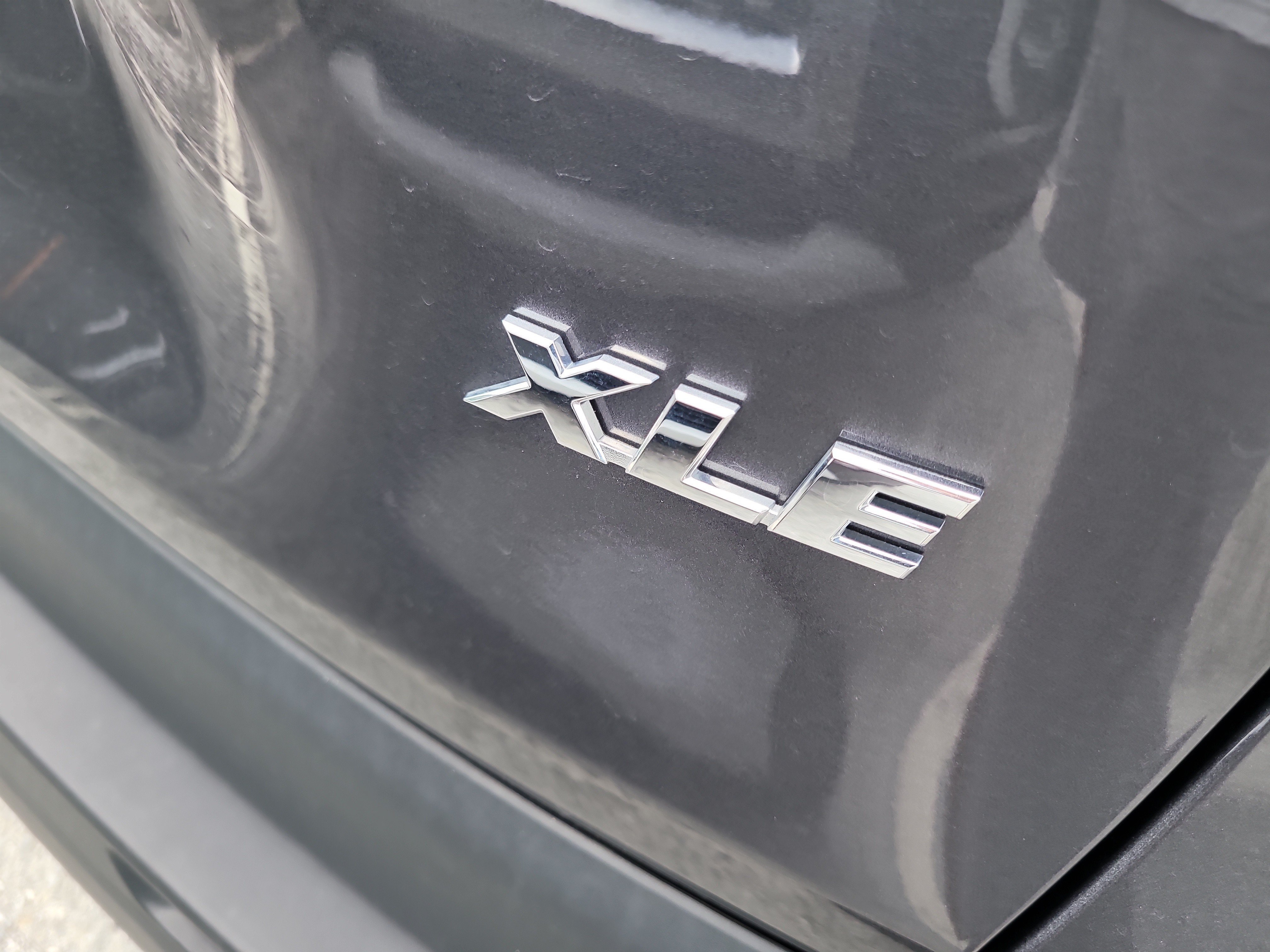 Used 2025 Magnetic Gray Metallic Toyota XLE image 9