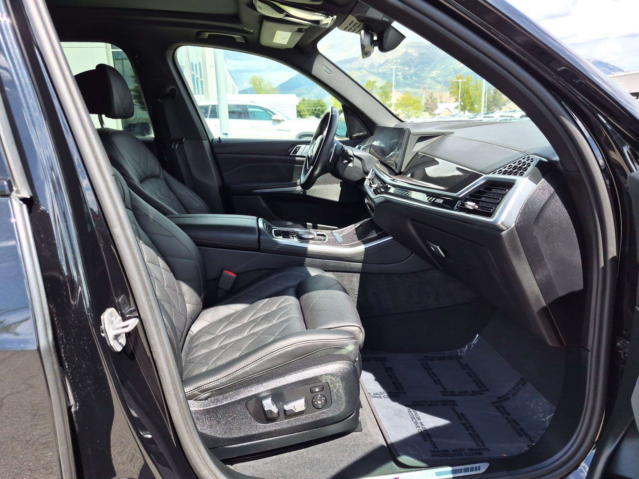 Used 2025 Black Sapphire Metallic BMW M60i image 33