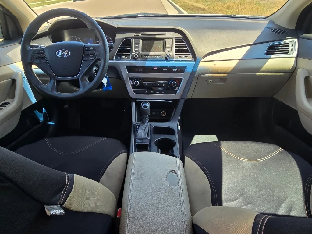 Used 2015 Quartz White Pearl Hyundai 2.4L SE image 25