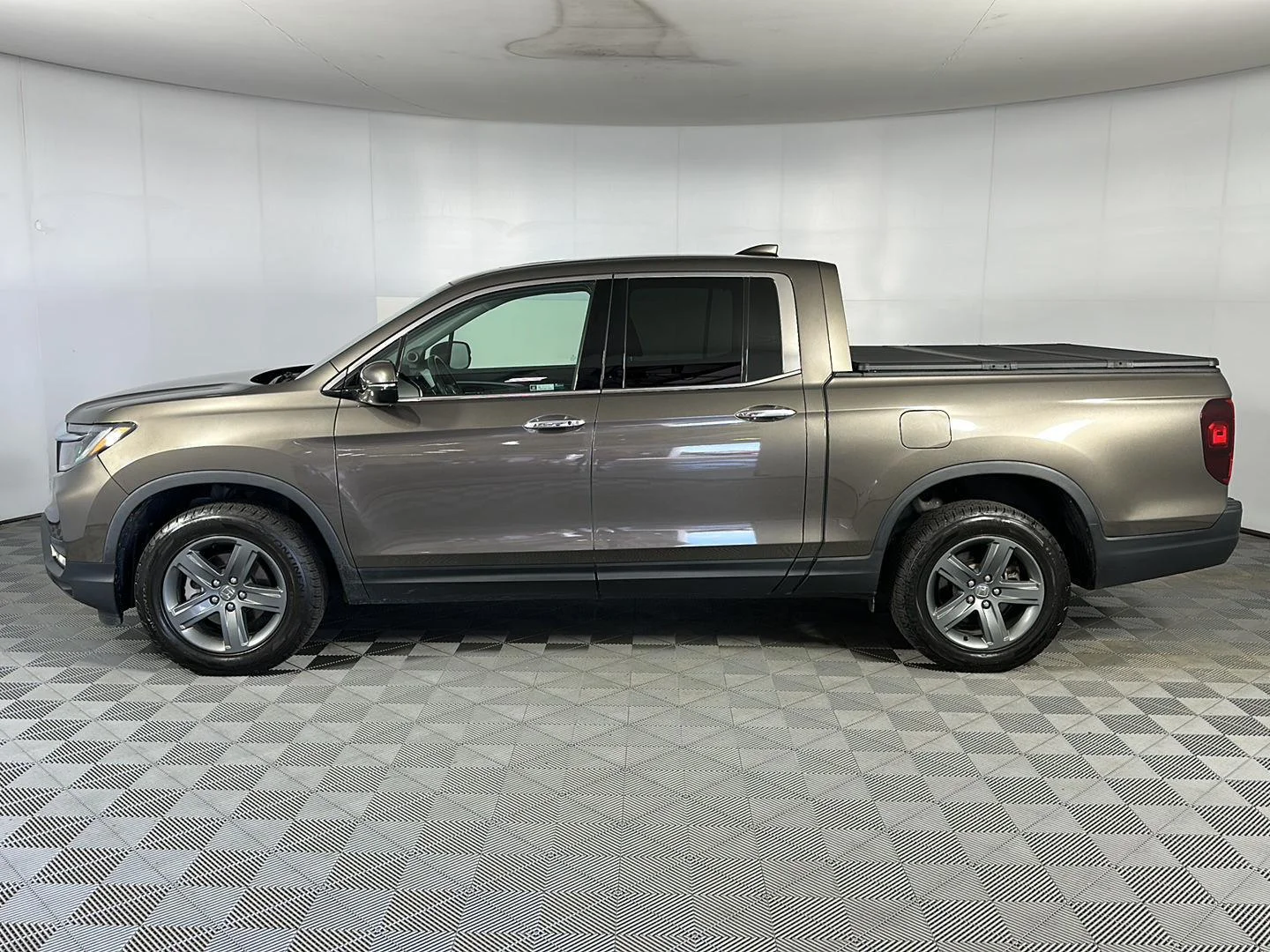 Used 2022 Pacific Pewter Metallic Honda RTL-E image 5