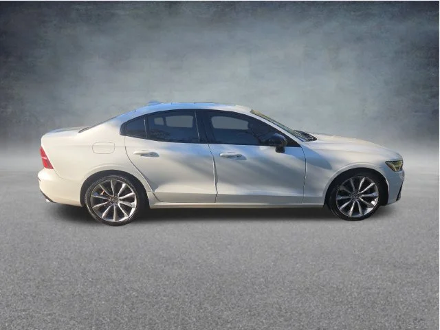 Used 2021 White Volvo T5 Momentum image 20