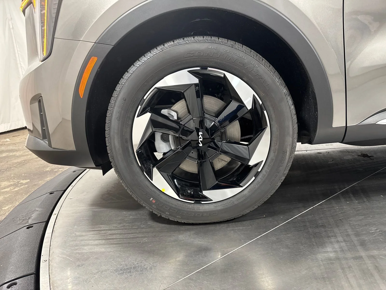 New 2026 Sand Kia EX image 3
