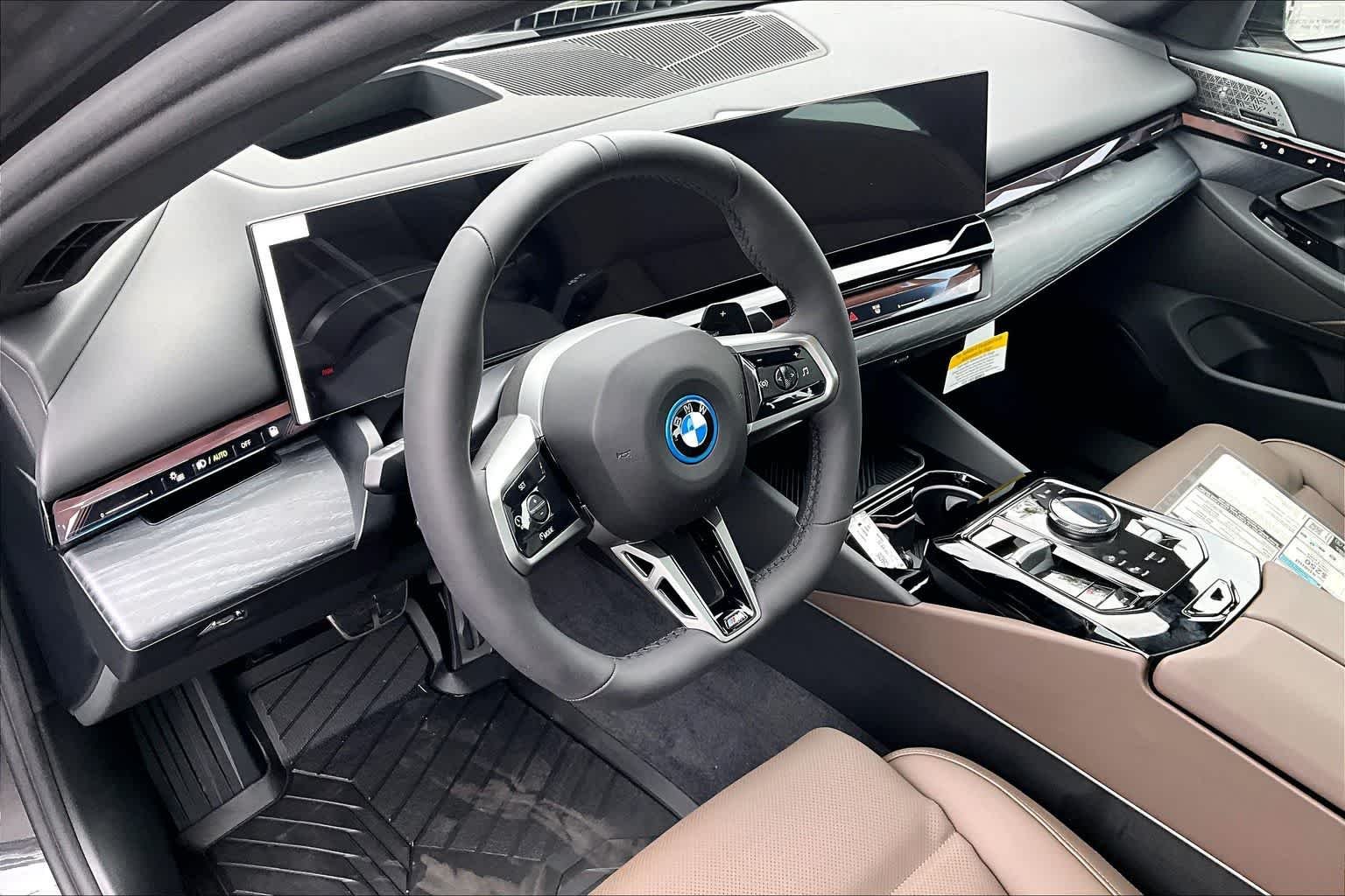 New 2026 Dark Graphite Metallic BMW 550e xDrive image 8