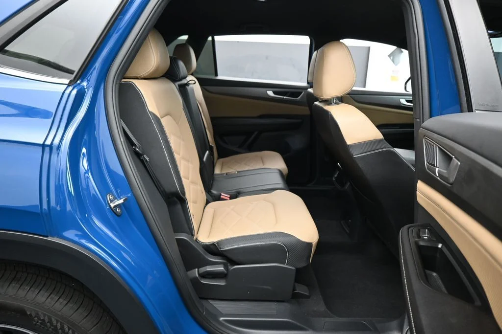Used 2025 Blue Metallic Volkswagen 2.0T SE image 33