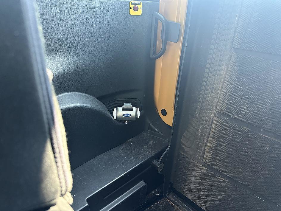 Used 2016 Taxi Yellow Nissan SV image 15