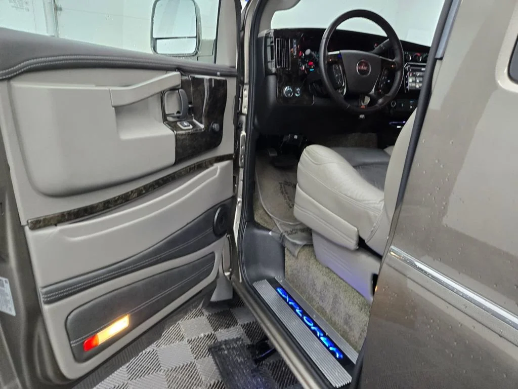 2023 GMC Savana Cargo Work Van - Photo 15