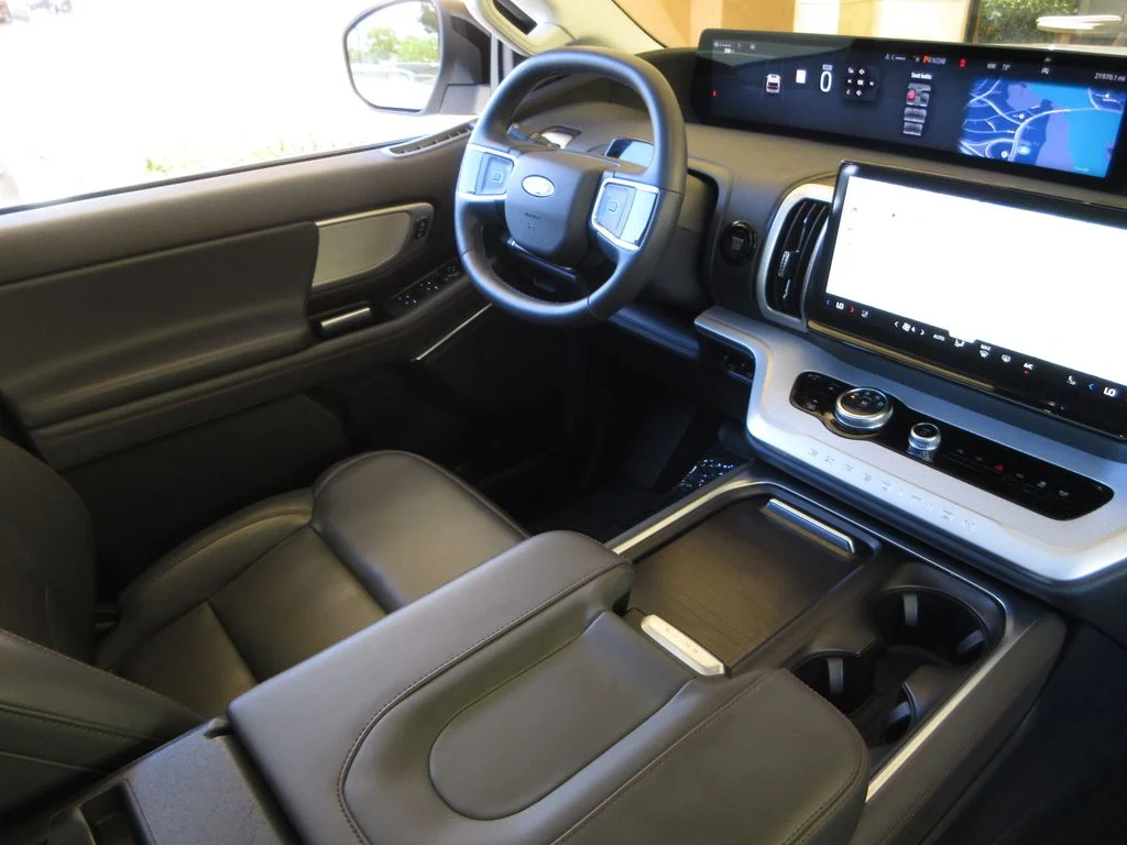 Certified Used 2025 Oxford White Ford Active image 18