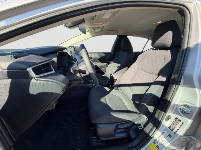 Used 2022 Silver Toyota LE image 6