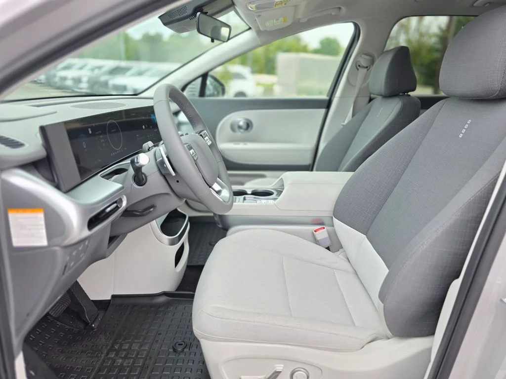 New 2026 Cyber Gray Hyundai SE image 31