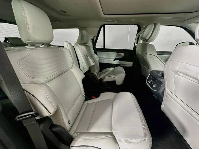 New 2027 Star White Metallic Tri-Coat Ford Platinum image 30