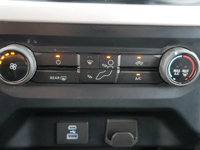 Used 2023 Oxford White Ford XLT image 30