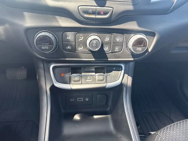 Used 2024 Summit White GMC SLE image 21