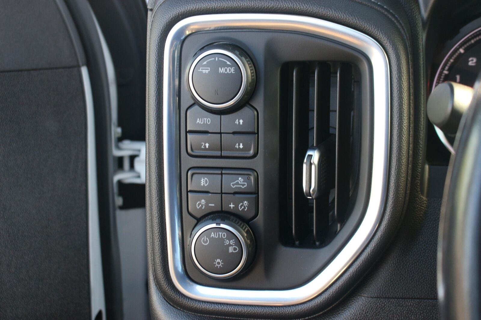 Used 2022 SUMMIT WHITE Chevrolet RST image 34