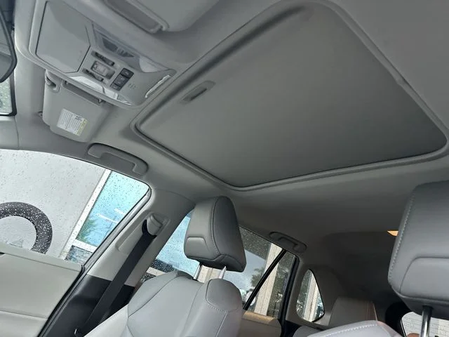 Used 2020 Gray Toyota XLE Premium image 22