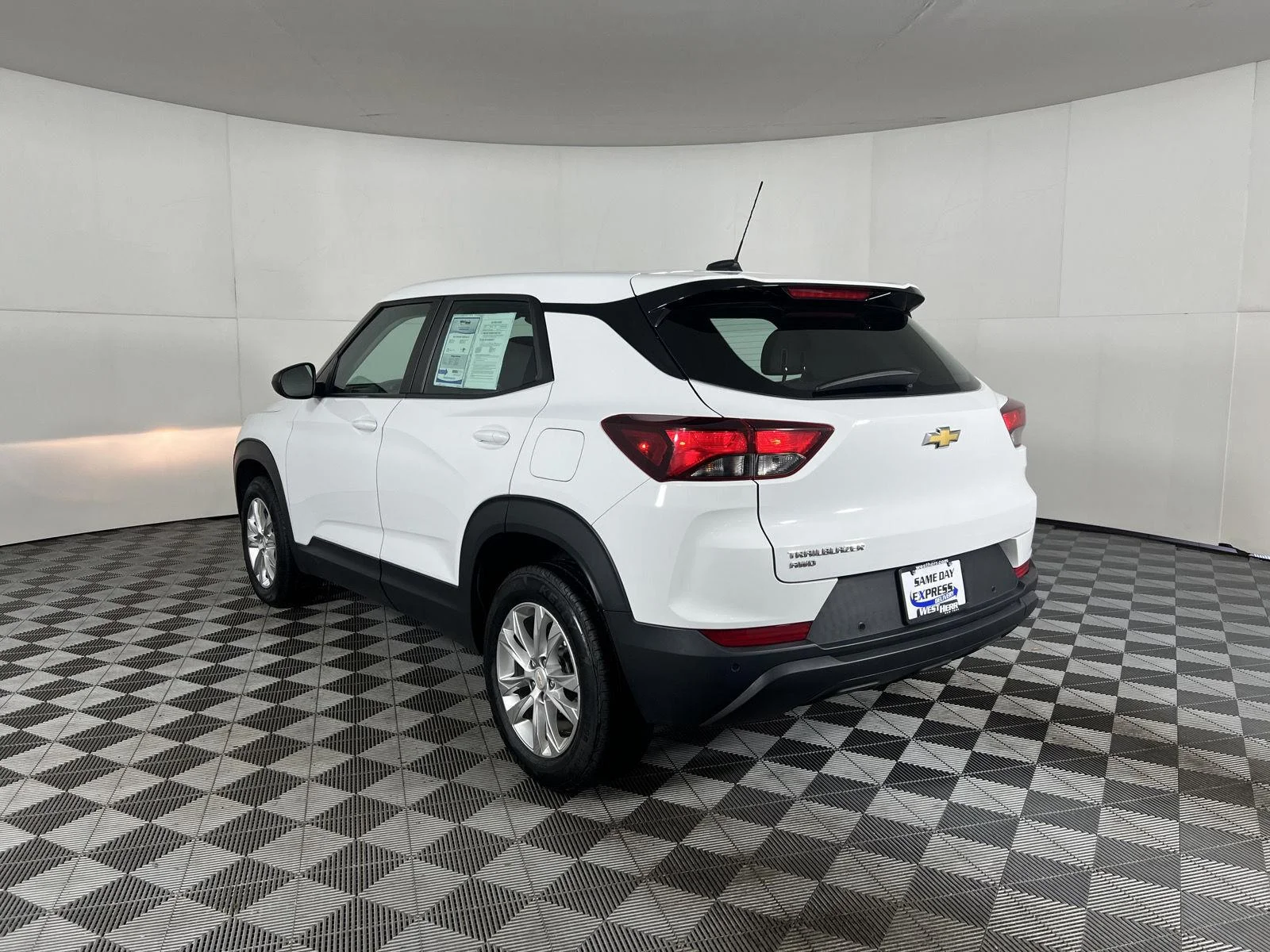 Used 2021 SUMMIT WHITE Chevrolet LS image 2