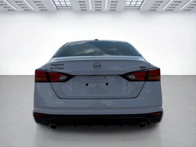 Used 2025 Gray Nissan SR image 4