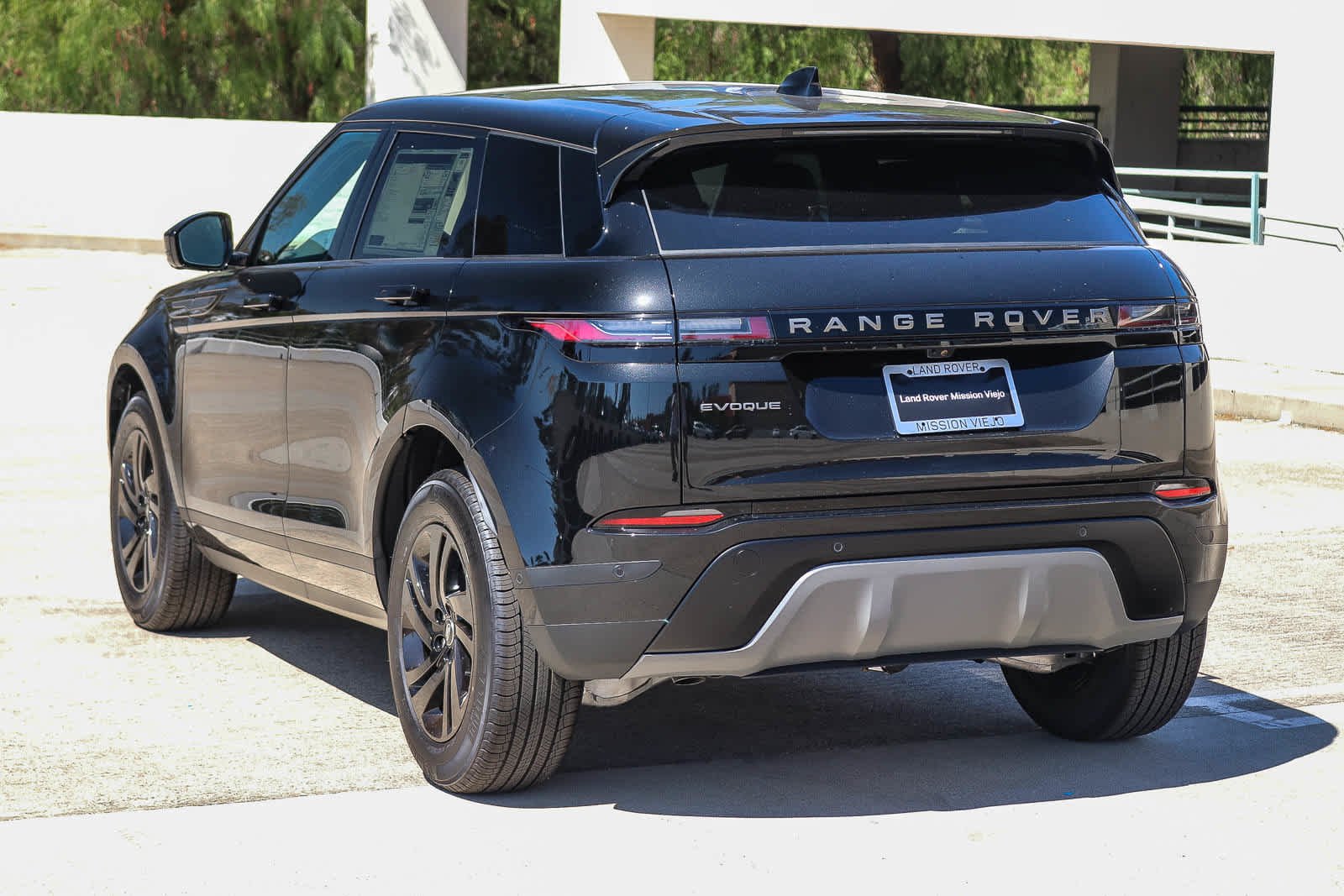 New 2026 Santorini Black Land Rover Core S image 5