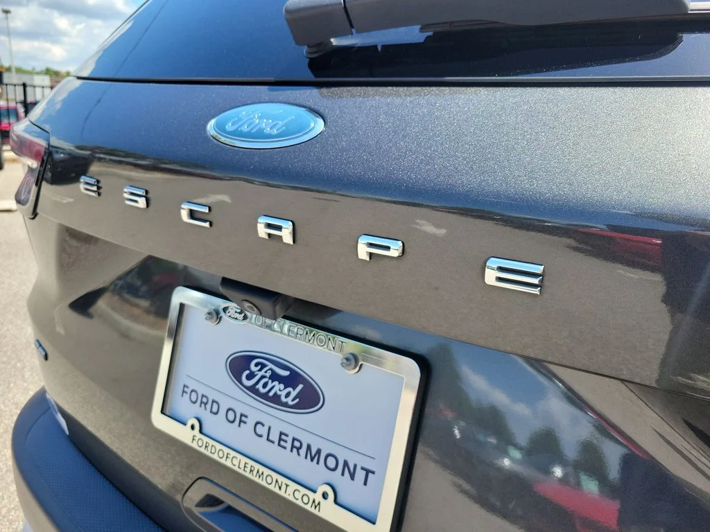 Used 2020 Magnetic Metallic Ford SE Sport image 8