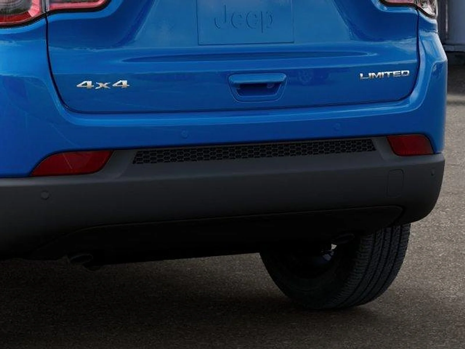 New 2026 Hydro Blue Pearl-Coat Exterior Paint Jeep Limited image 13