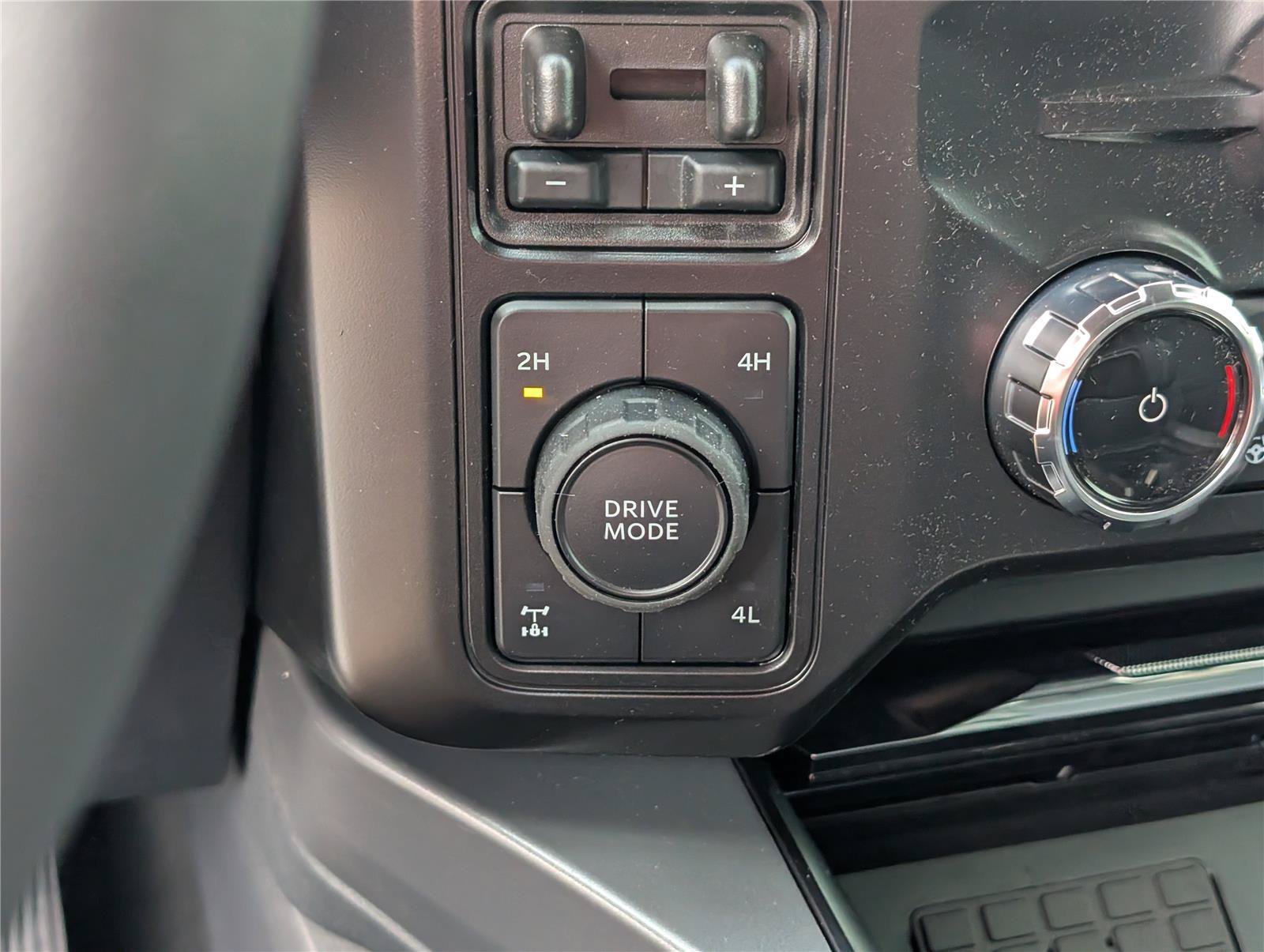 New 2026 AGATE BLACK FORD Lariat image 31