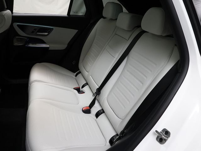 Certified Used 2026 Polar White Mercedes-Benz GLC 300 image 11