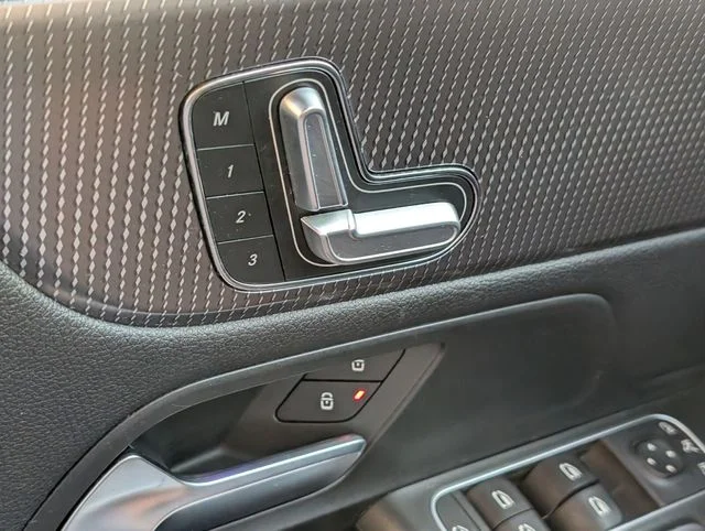 Used 2021 Black Mercedes-Benz GLA 250 image 21