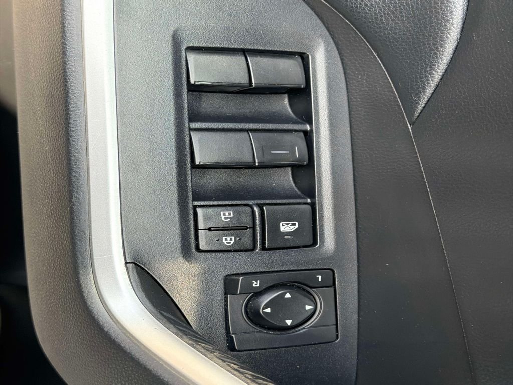 Used 2022 White Toyota LE image 19