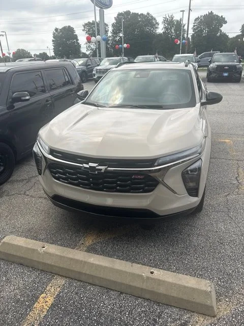 Used 2026 Beige Chevrolet 2RS image 2