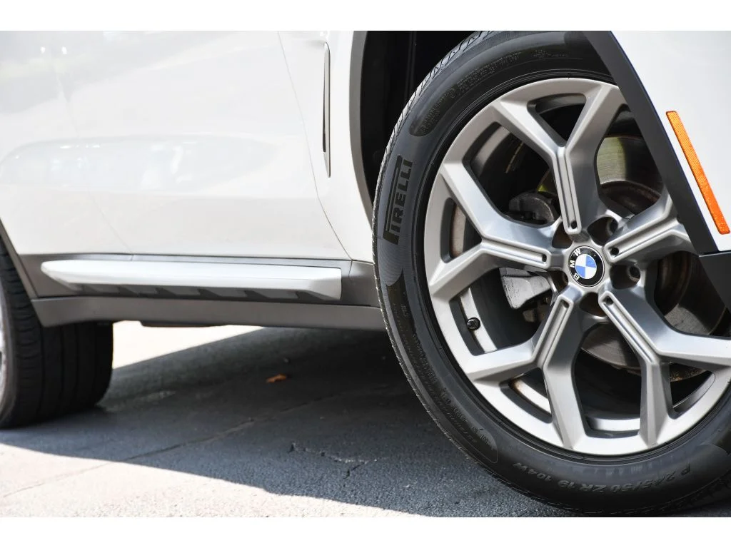 Used 2022 Alpine White BMW xDrive30i image 11