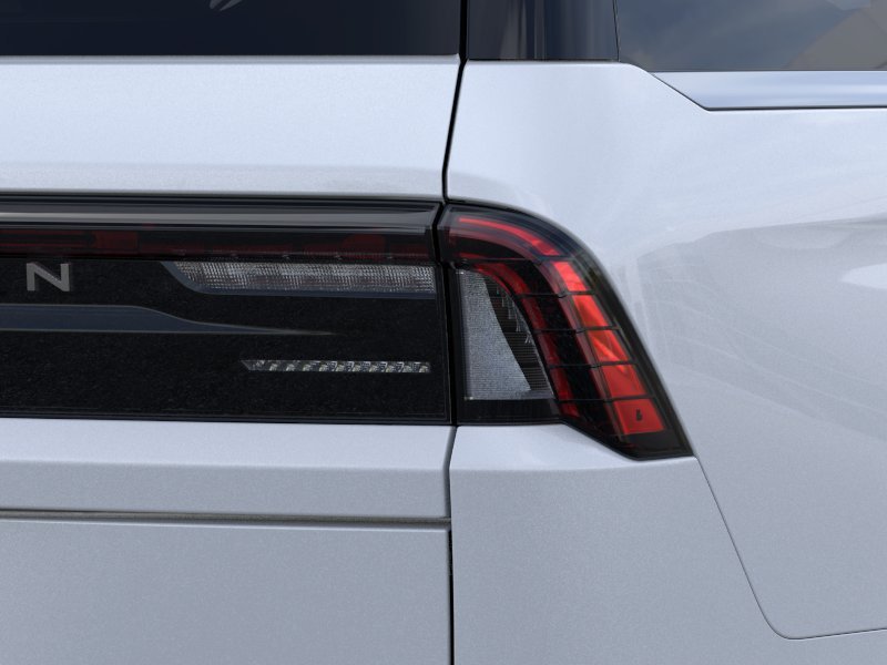 New 2026 Crystal White Metallic Clearcoat Lincoln Reserve L image 21