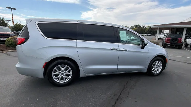 Used 2023 Silver Mist Clearcoat Chrysler LX image 3