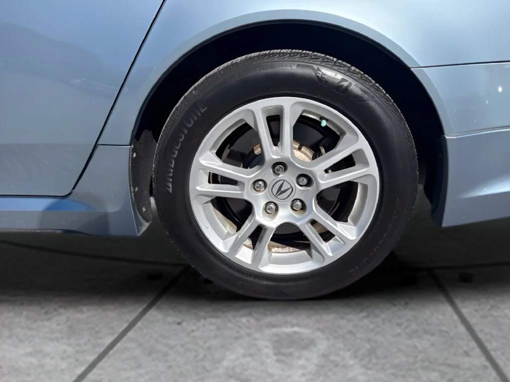Used 2011  Acura 3.5 image 25