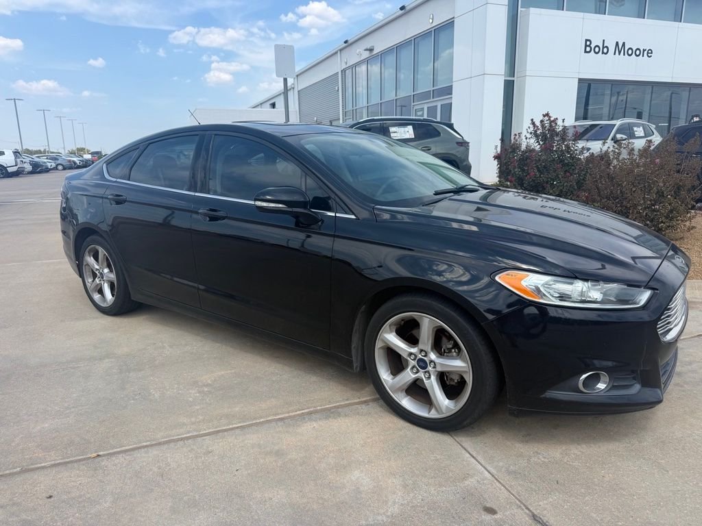 Used 2016 Black Ford SE image 1