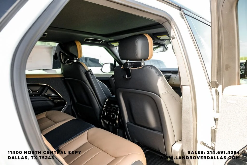 New 2026 Fuji White Land Rover Dynamic SE image 34