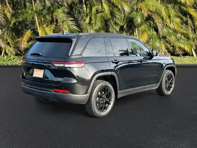 Used 2025 Black Jeep Altitude X image 5
