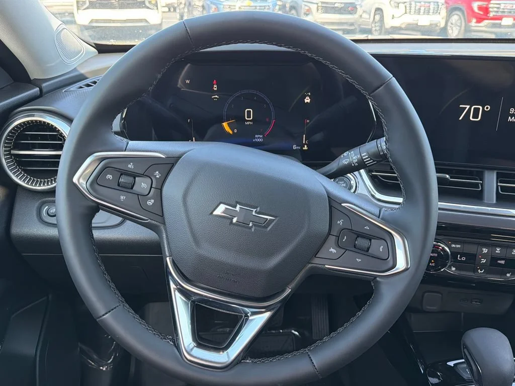 New 2026 Mosaic Black Metallic Chevrolet ACTIV image 19