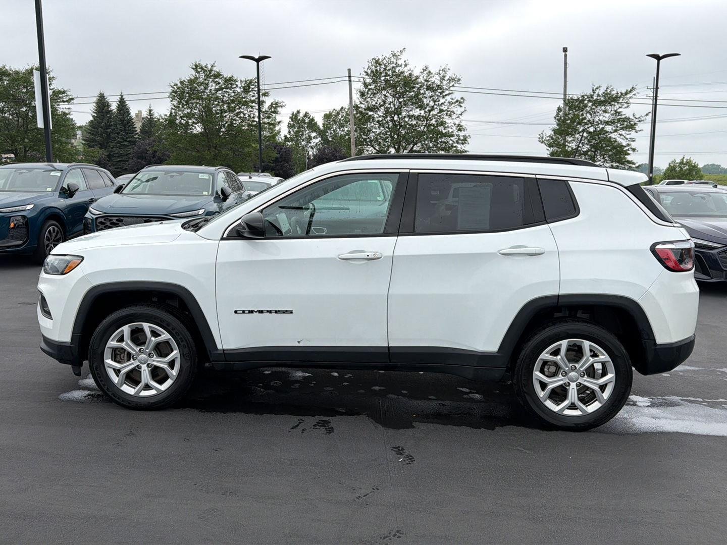 Used 2024 Bright White Clearcoat Jeep Latitude image 2