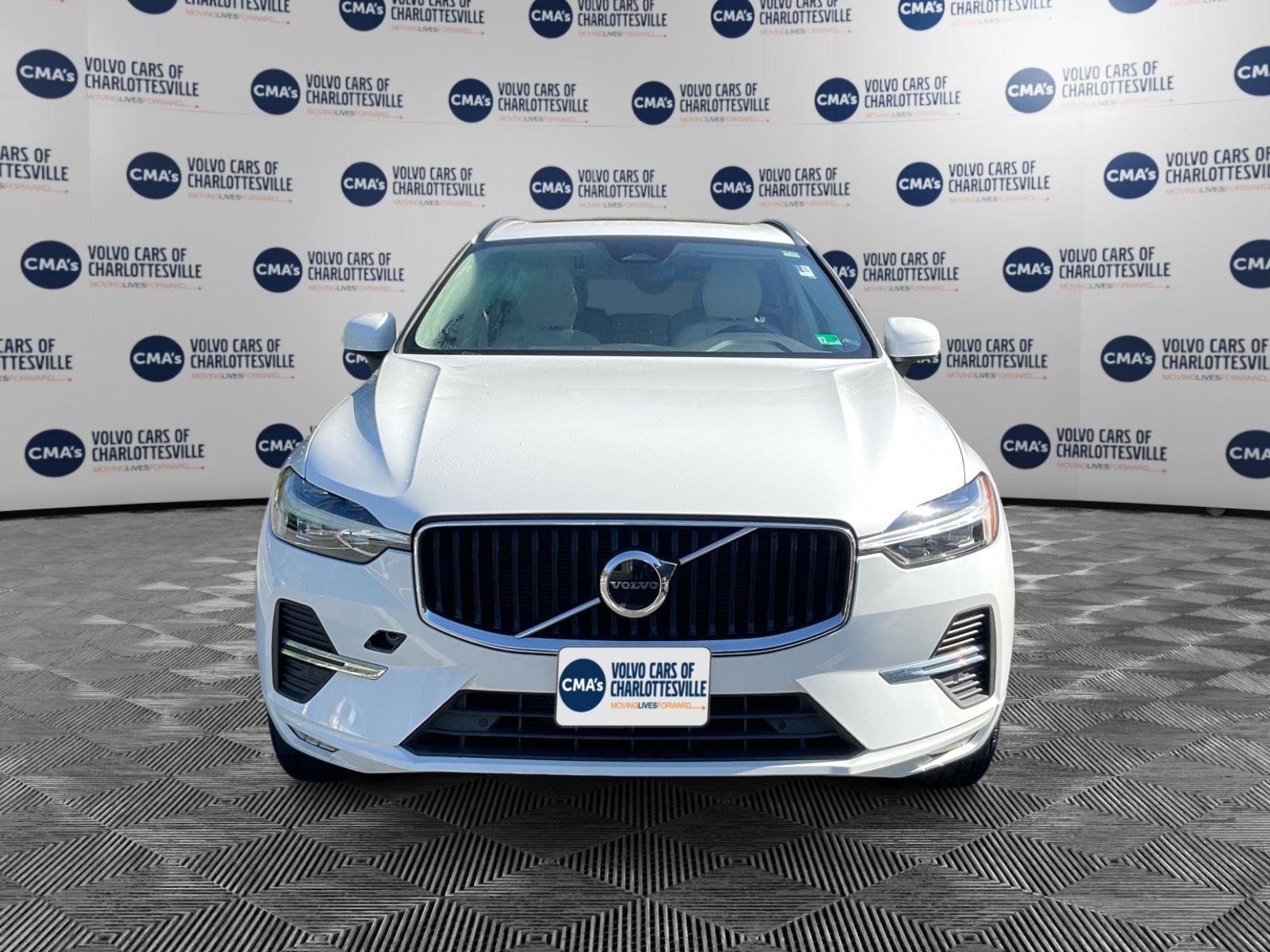 Used 2022 Crystal White Metallic Volvo Momentum image 8