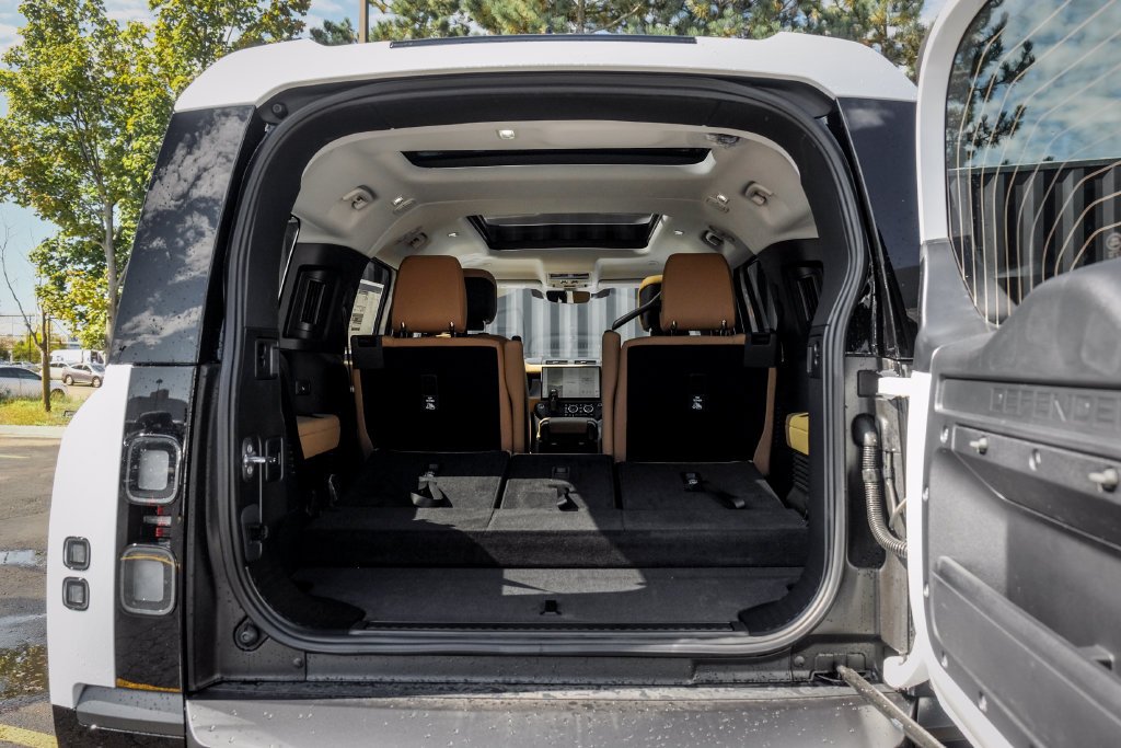 2026 Land Rover Defender X-Dynamic SE - Photo 9