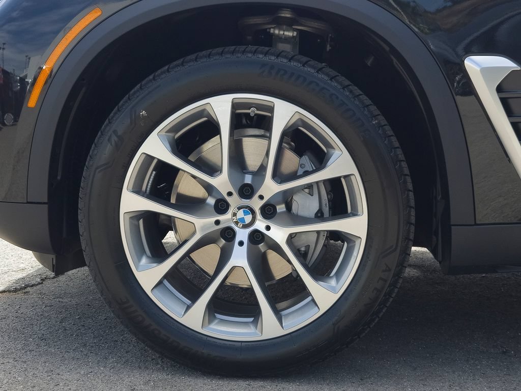 New 2026 Black Sapphire Metallic BMW xDrive40i image 6