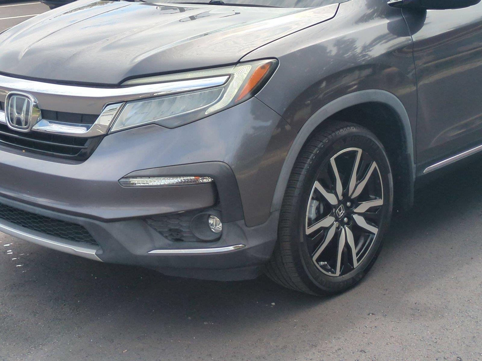 Used 2019 Modern Steel Metallic Honda Touring 8-Passenger image 9