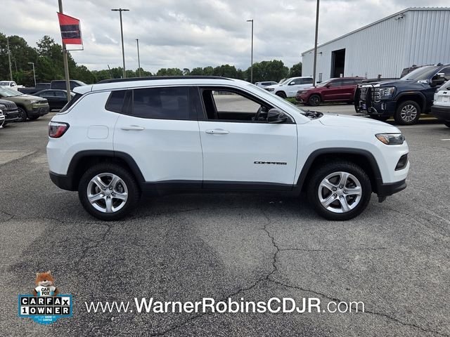 Used 2023 White Jeep Latitude image 17
