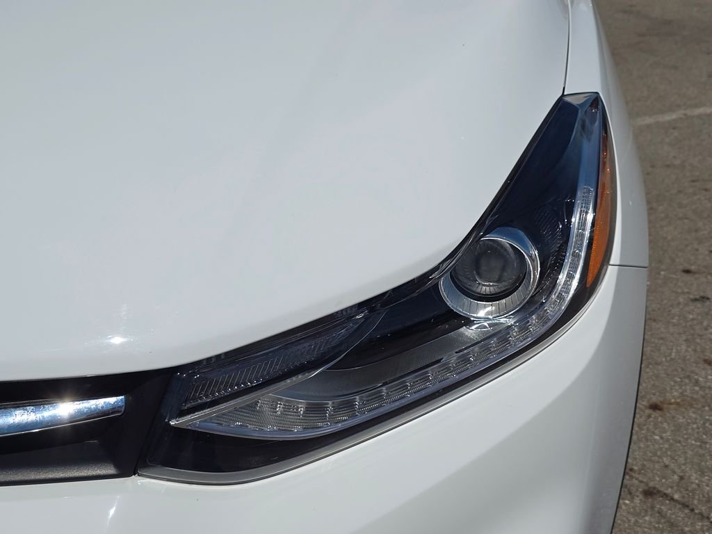 Used 2022 White Chevrolet LT image 14