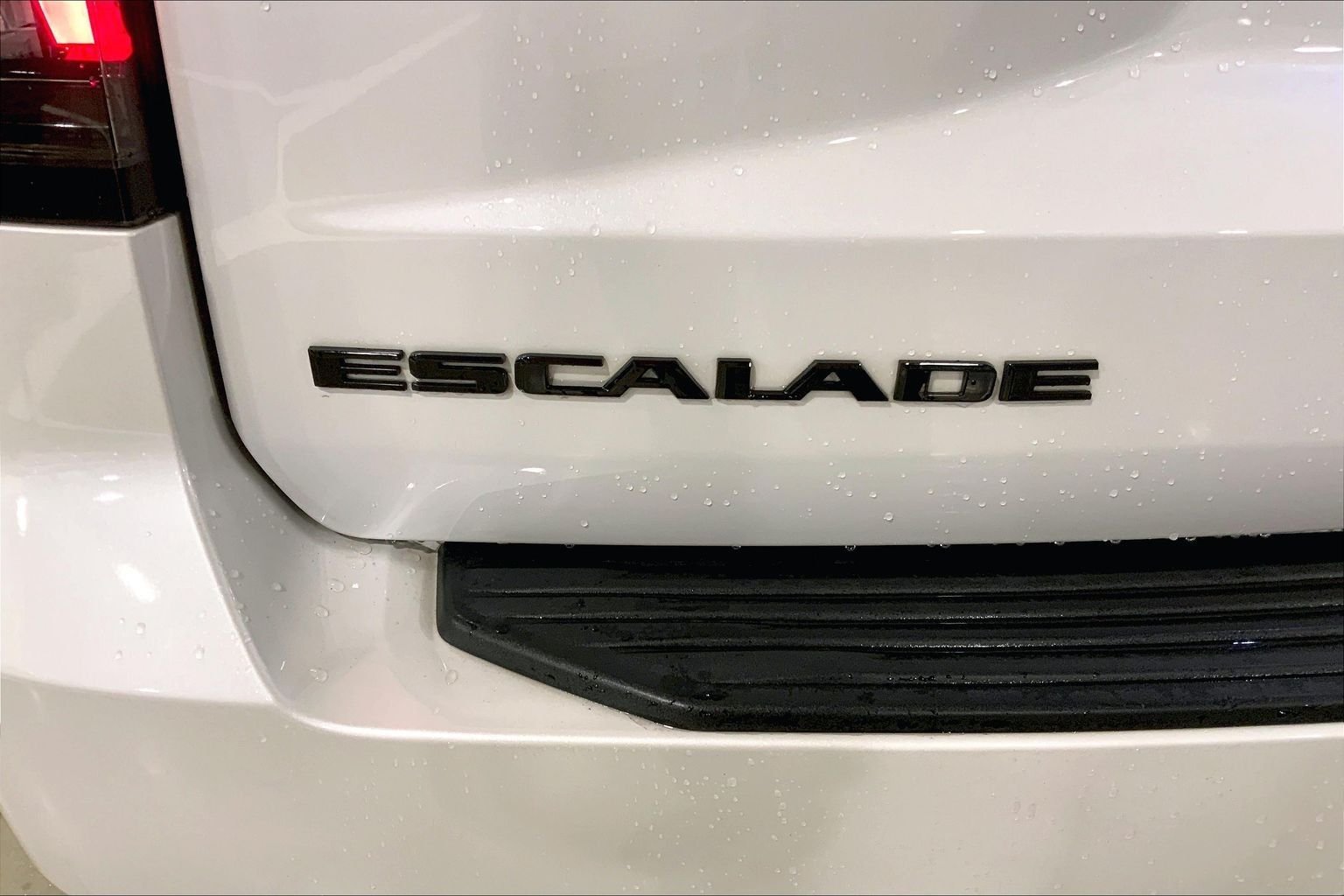 Used 2024 Crystal White Cadillac Sport Platinum image 9