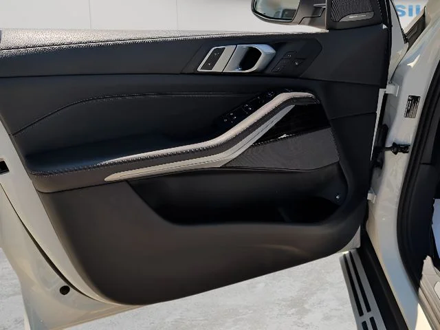 2025 BMW X5 50e - Photo 16
