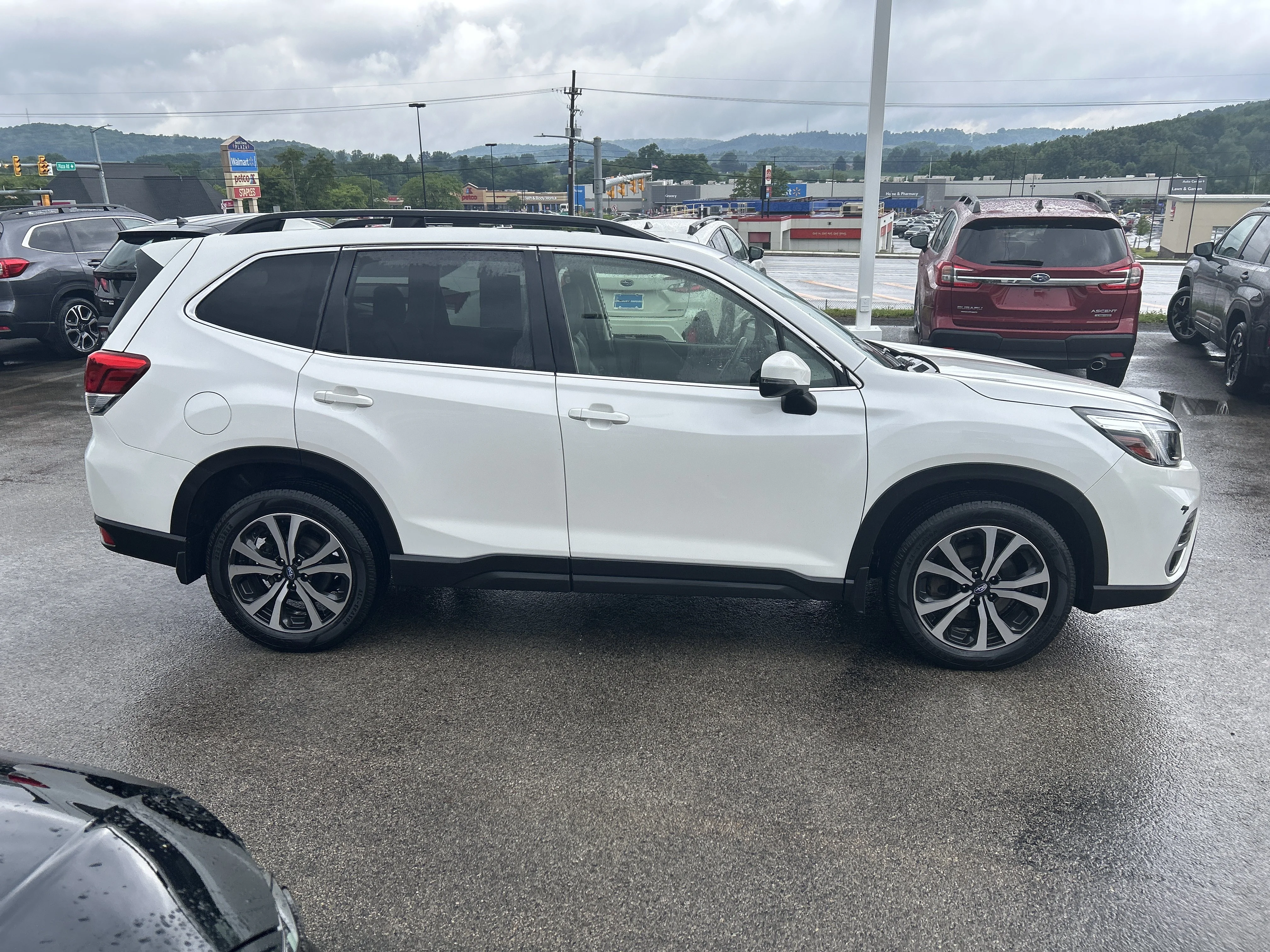 Used 2019 Crystal White Pearl Subaru Limited image 3