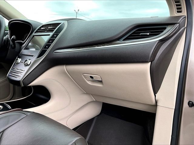 Used 2018 Iced Mocha Metall Lincoln Reserve image 13