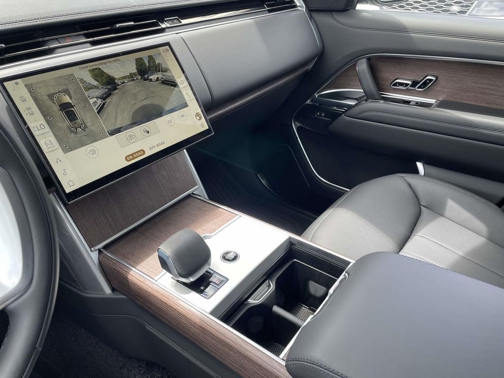 New 2026 Carpathian Grey Land Rover SE image 31