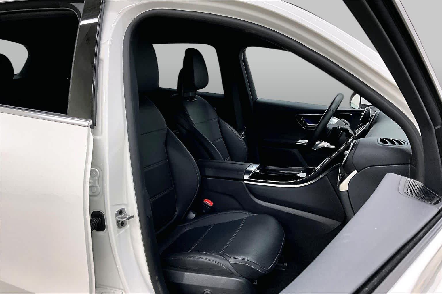 Used 2025 Polar White Mercedes-Benz GLC 300 image 9