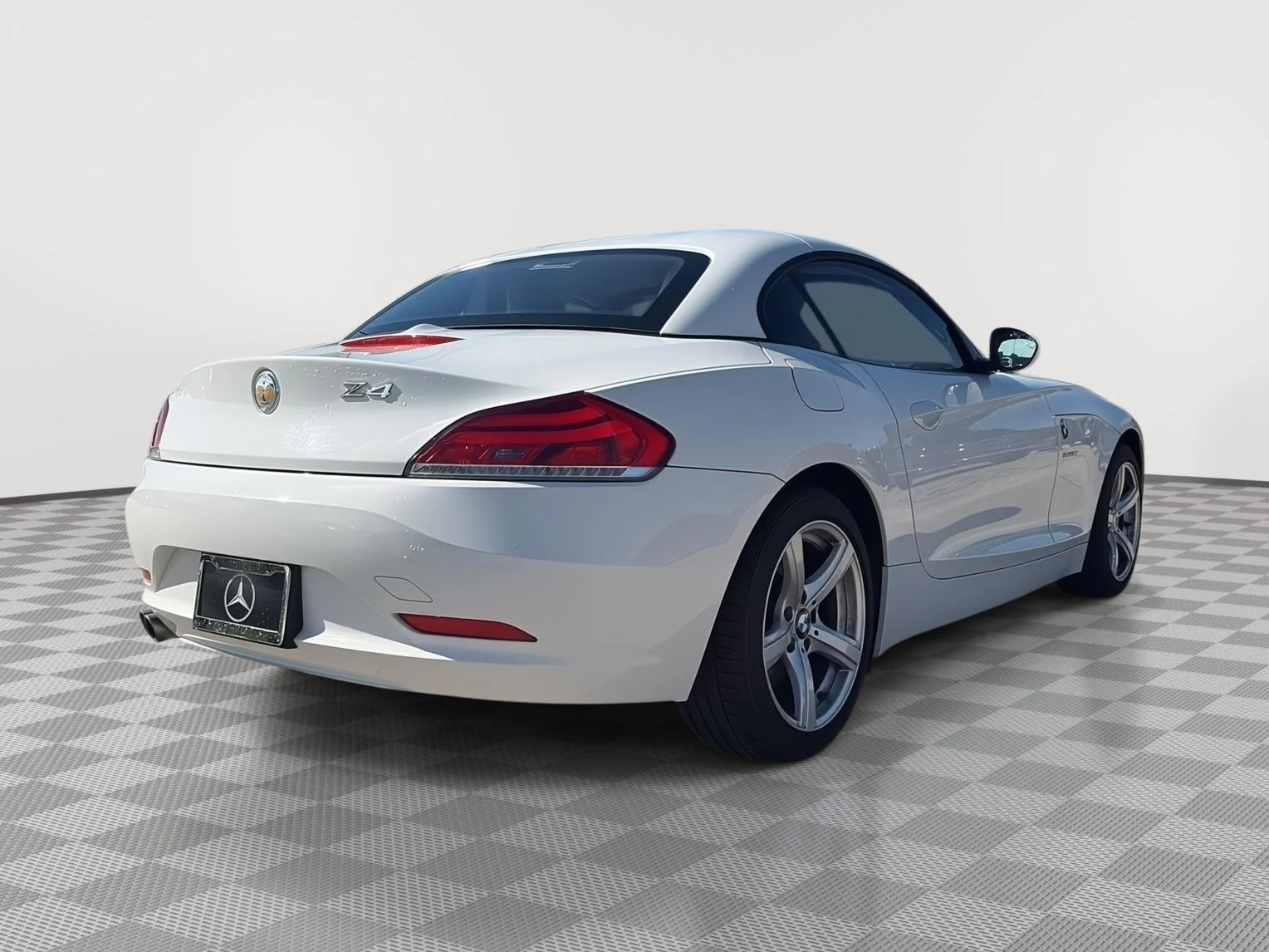 Used 2011 Alpine White BMW sDrive30i image 3